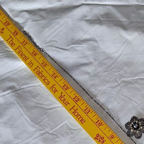 Liz Palacios SF Crystal and Enamel Flower Antiqued Brass Necklace Size 18” - Picture 6 of 10